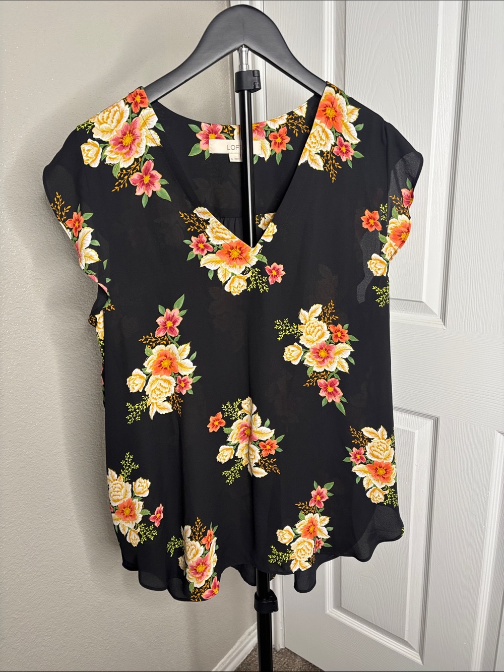 LOFT Black Floral V-Neck Cap Sleeve Blouse
